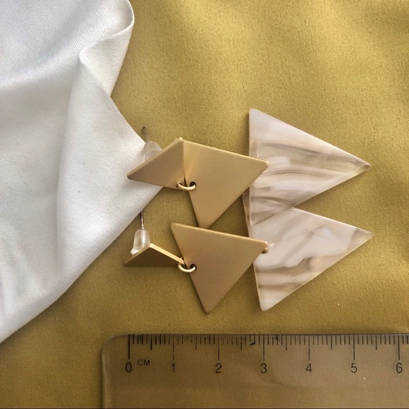 Triangle earrings - Picture 3 of 3